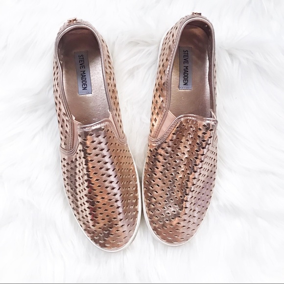 Steve Madden Shoes - 🌟HP🌟 Steve Madden Rose Gold slip on sneakers